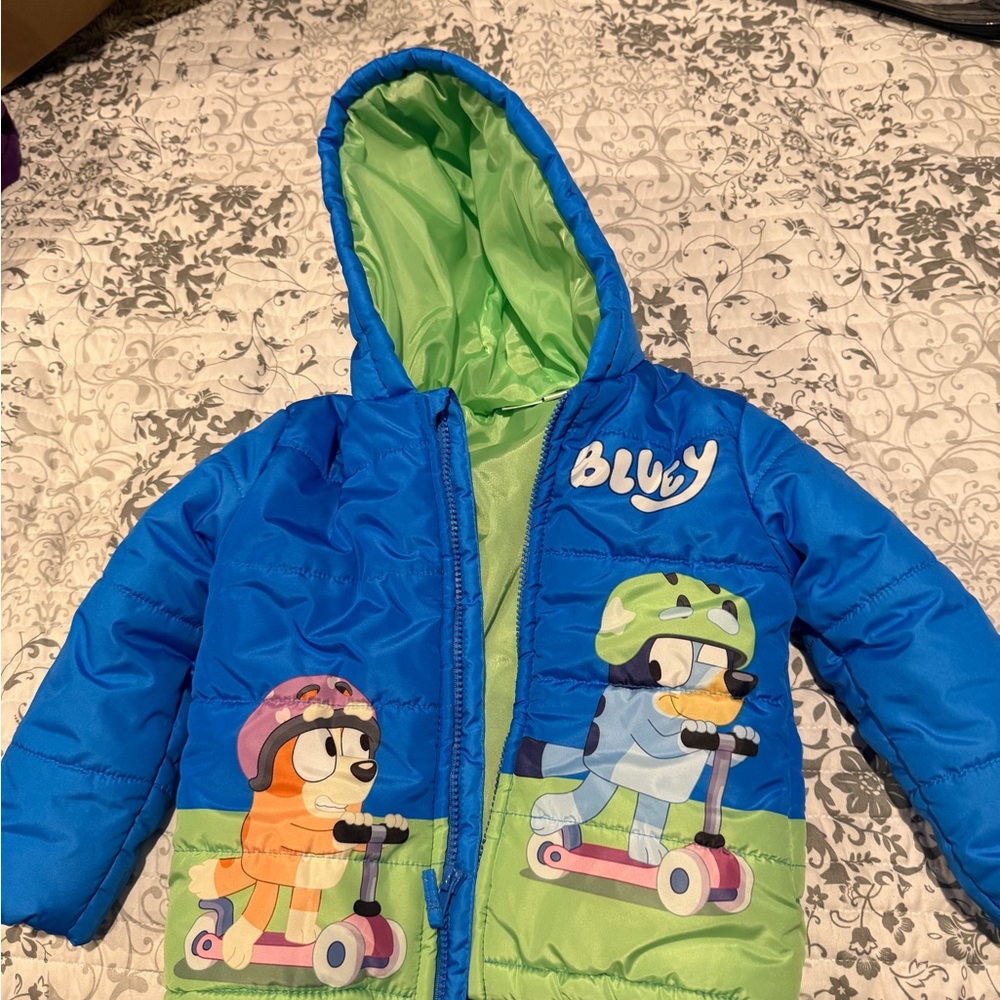 Kids unisex Bluey Coat size 3t barely worn